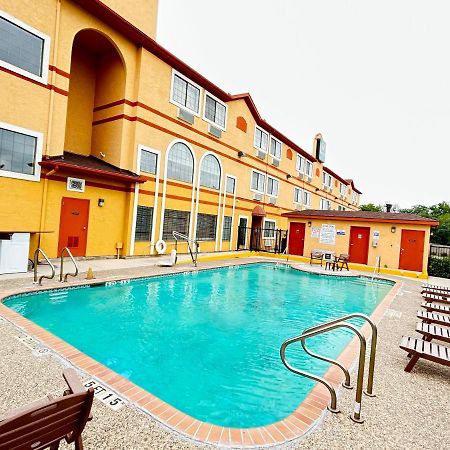 Quality Suites San Antonio Bagian luar foto