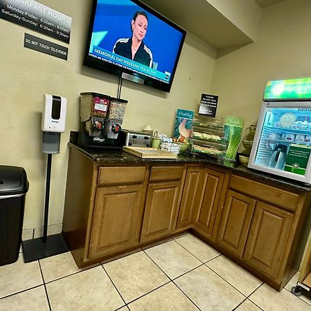 Quality Suites San Antonio Bagian luar foto