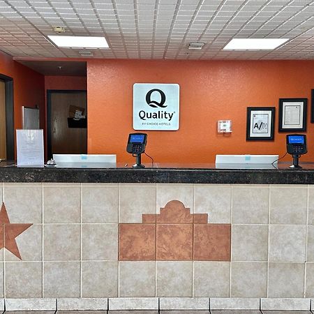 Quality Suites San Antonio Bagian luar foto