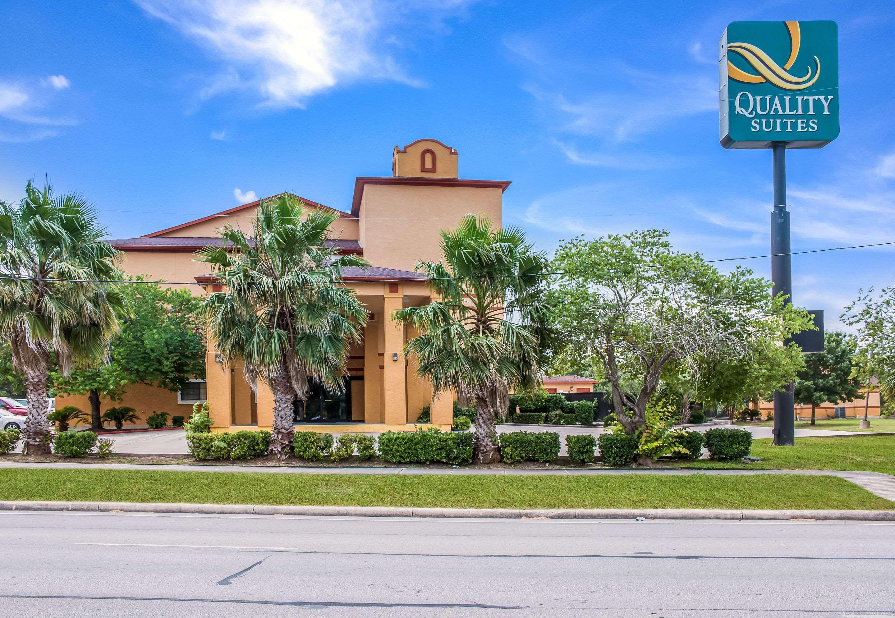 Quality Suites San Antonio Bagian luar foto