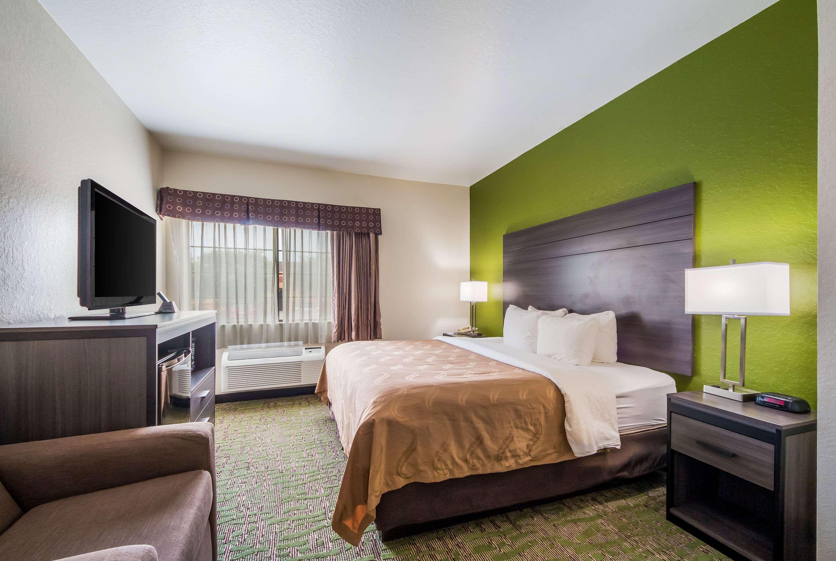 Quality Suites San Antonio Bagian luar foto