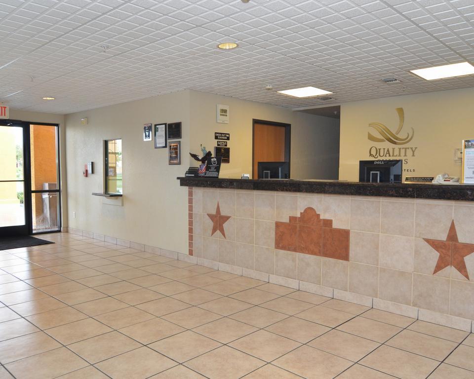 Quality Suites San Antonio Bagian luar foto
