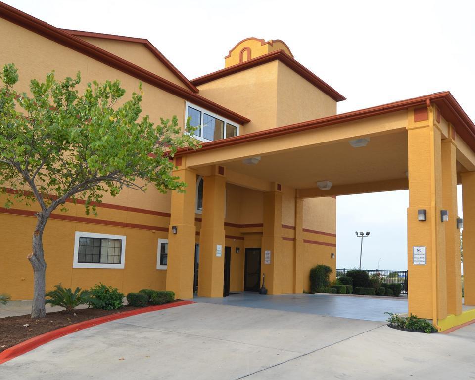 Quality Suites San Antonio Bagian luar foto
