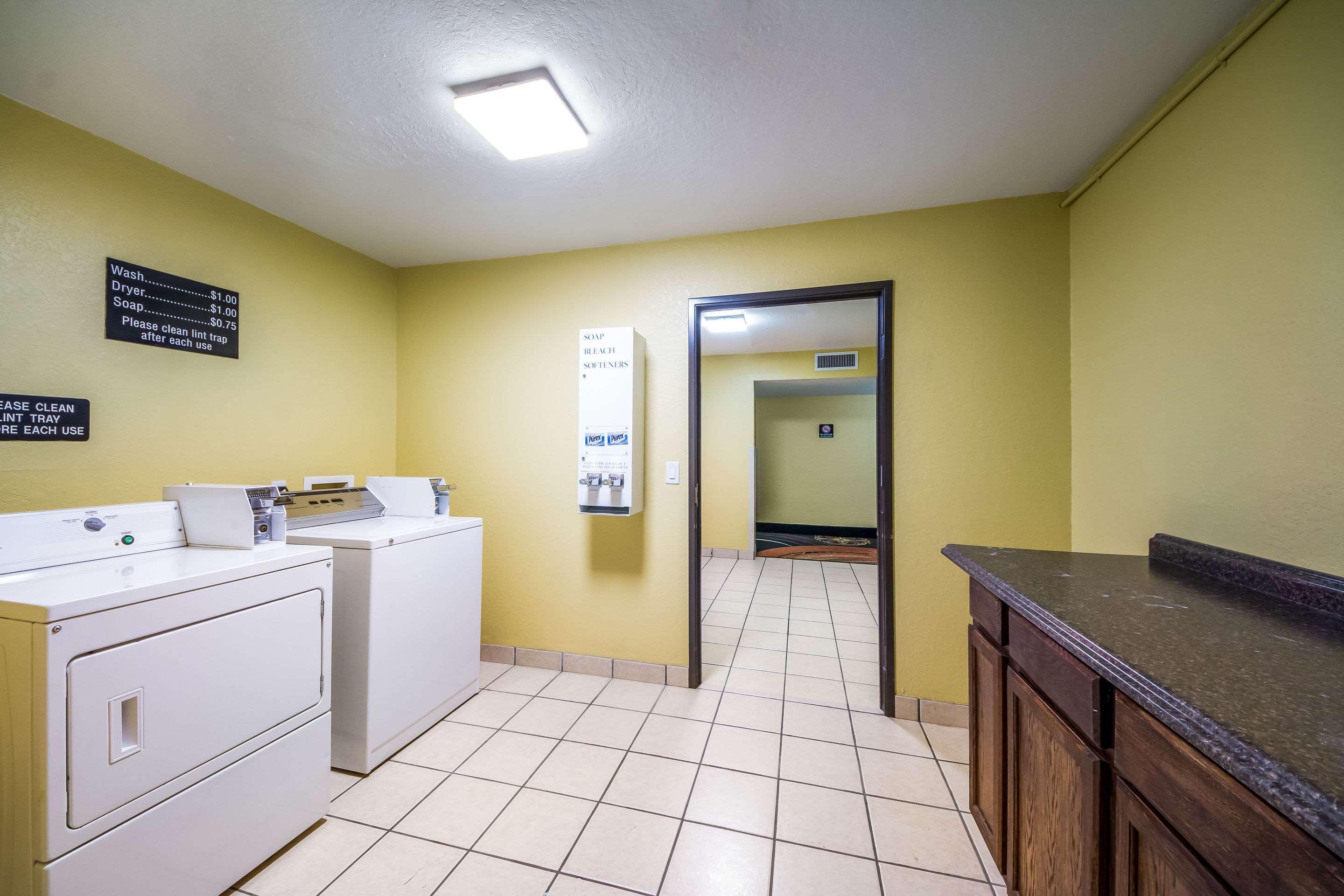 Quality Suites San Antonio Bagian luar foto