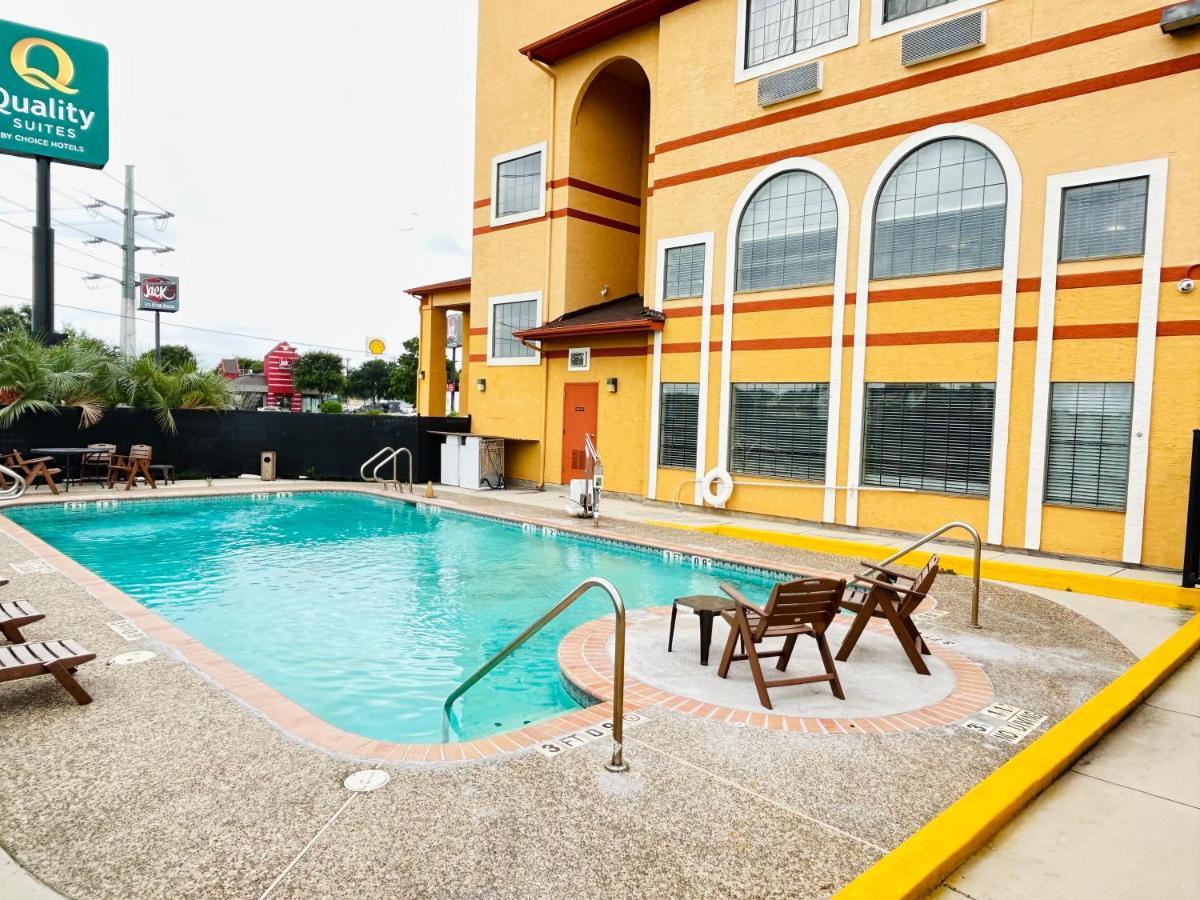Quality Suites San Antonio Bagian luar foto