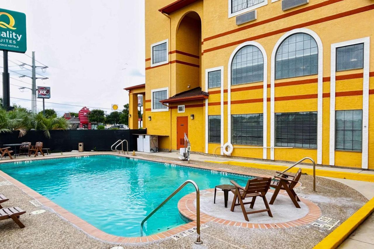 Quality Suites San Antonio Bagian luar foto