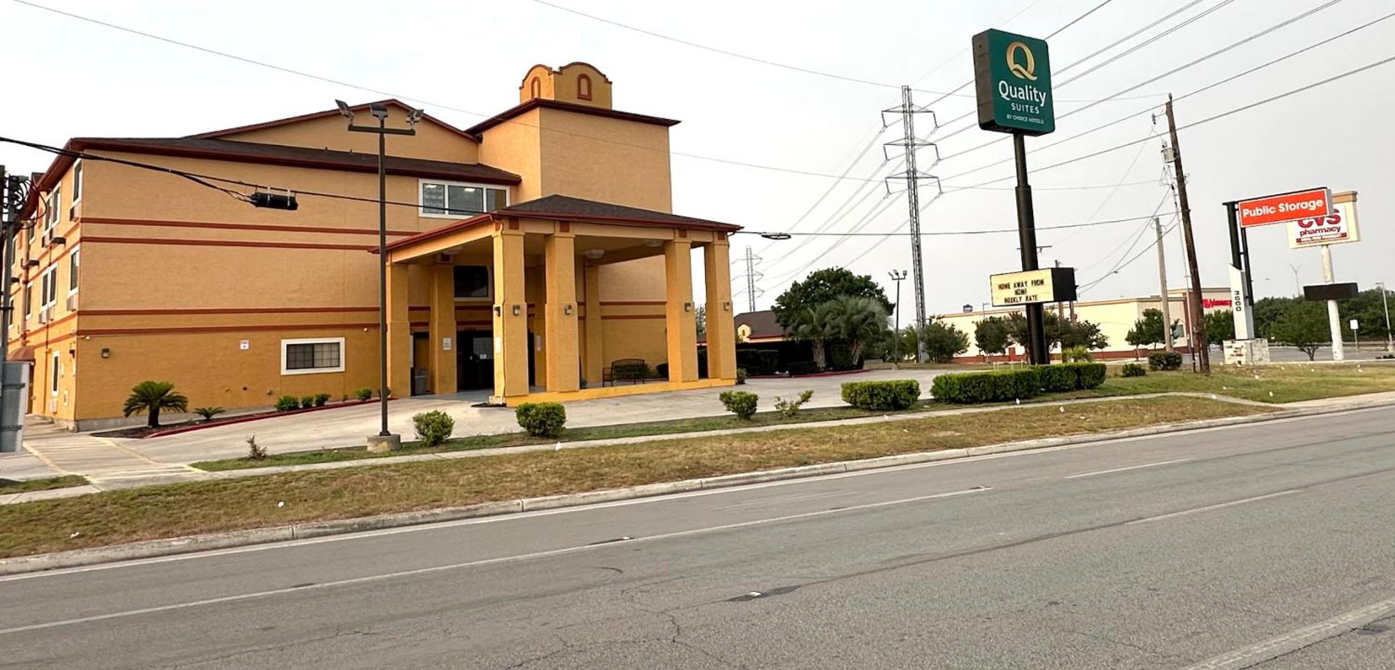 Quality Suites San Antonio Bagian luar foto