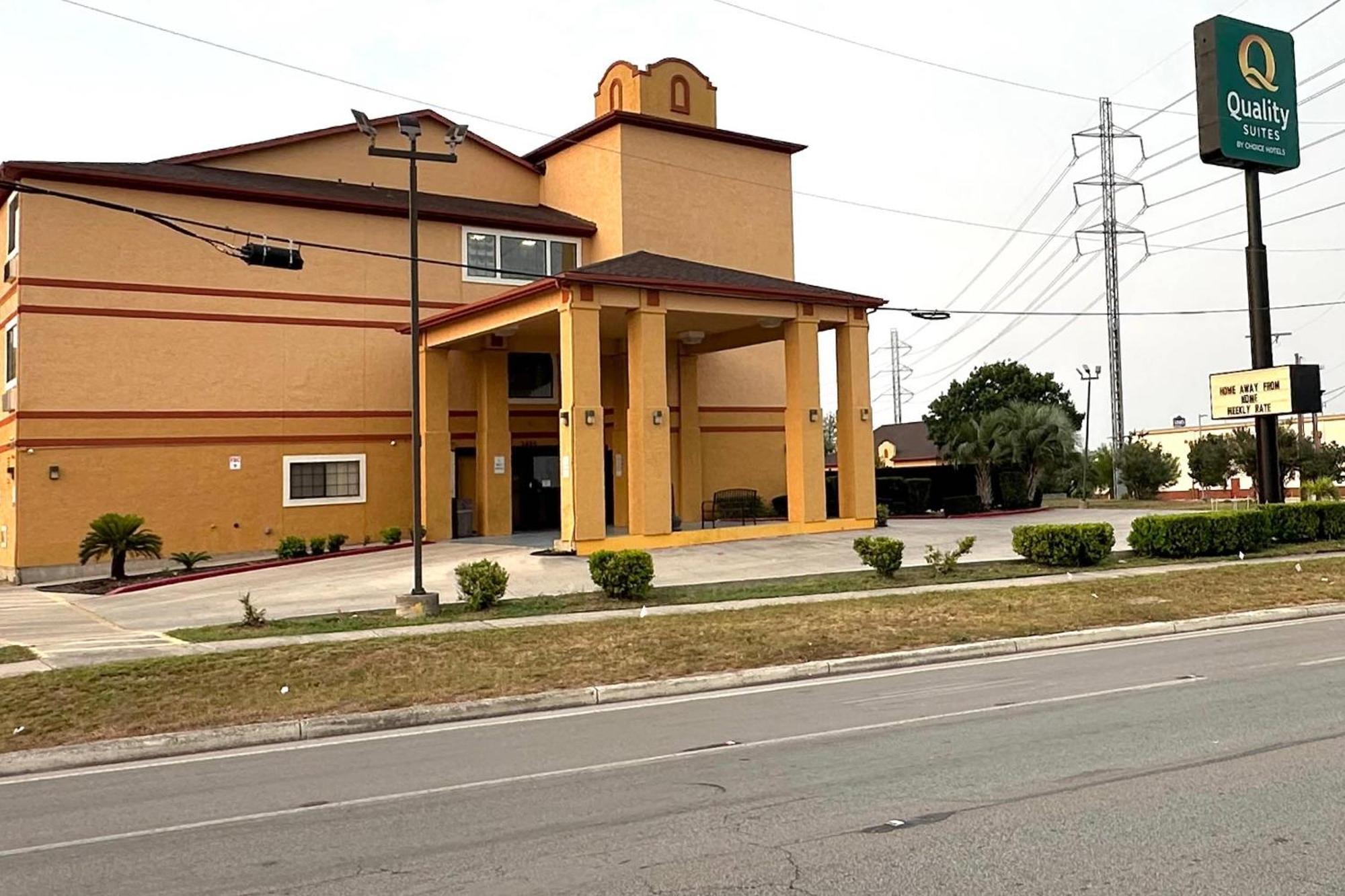 Quality Suites San Antonio Bagian luar foto