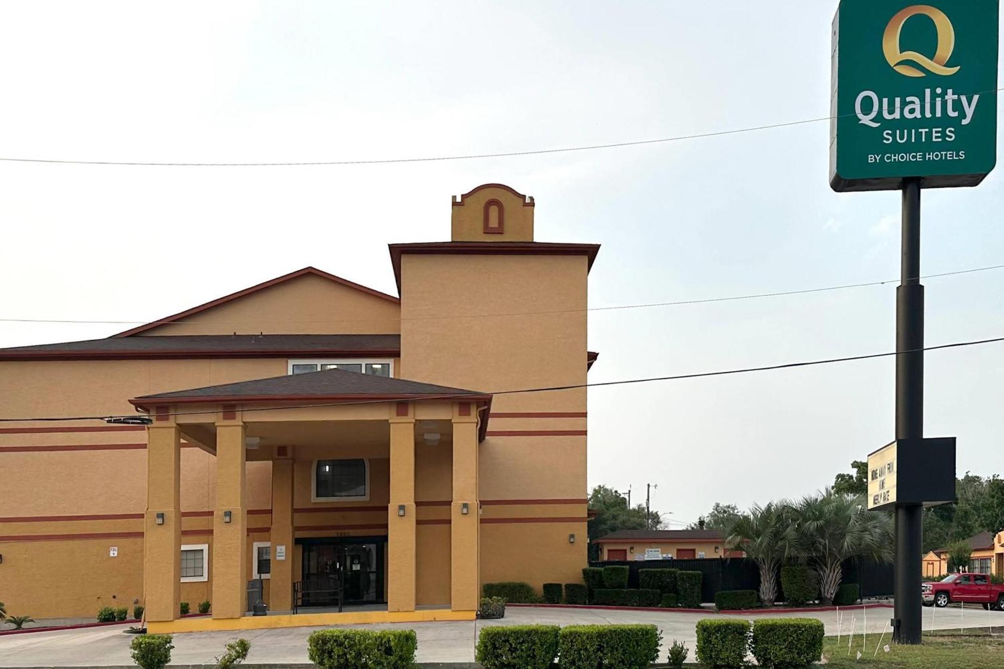 Quality Suites San Antonio Bagian luar foto