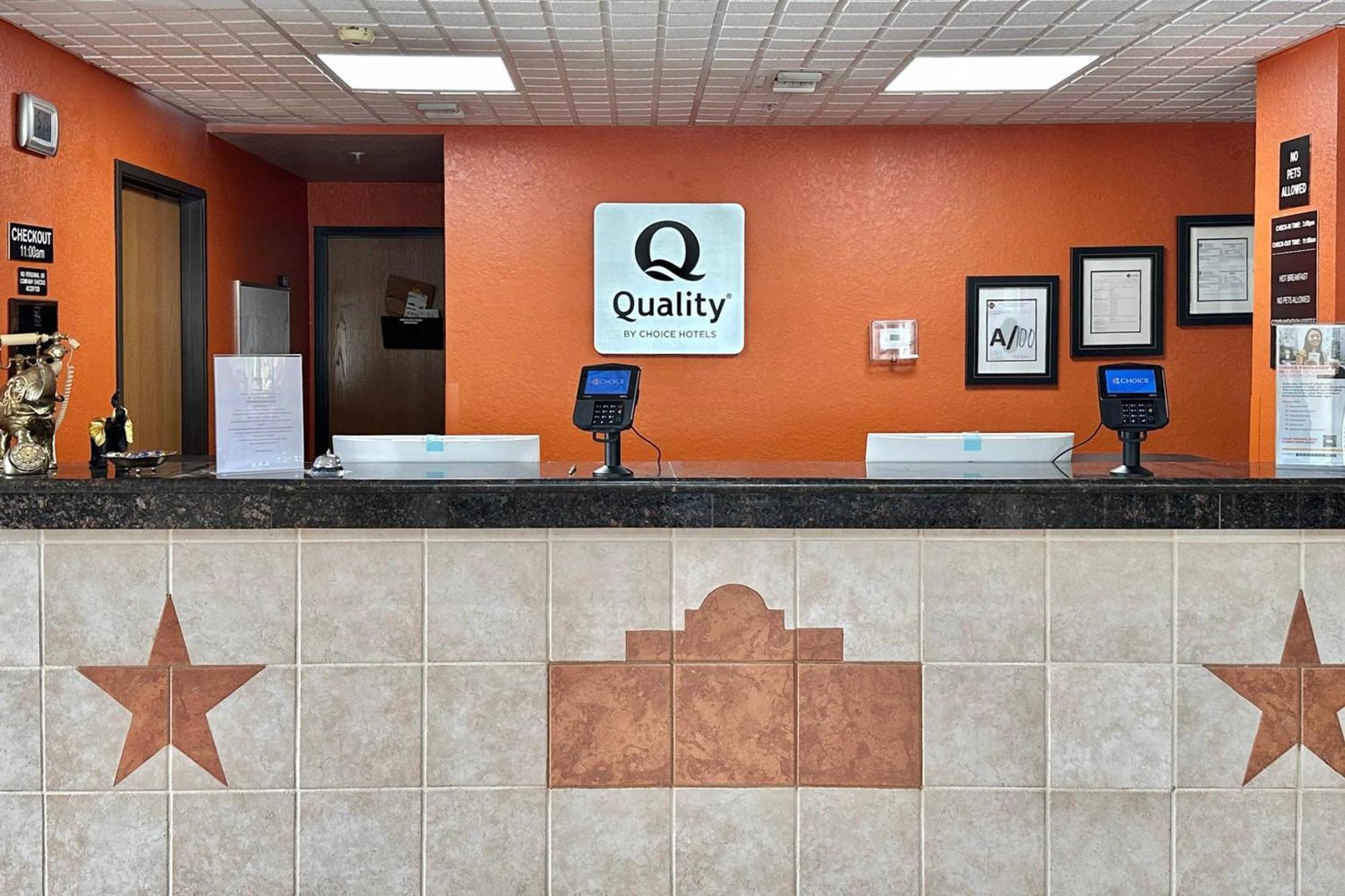 Quality Suites San Antonio Bagian luar foto