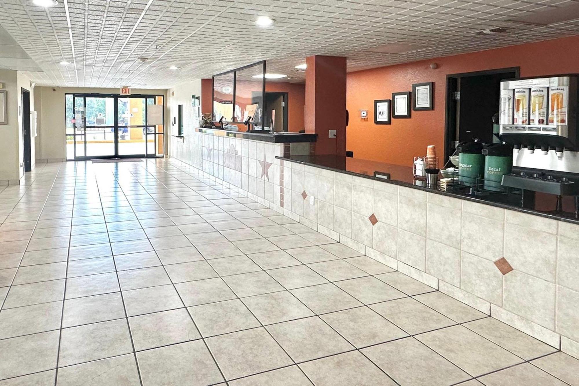 Quality Suites San Antonio Bagian luar foto